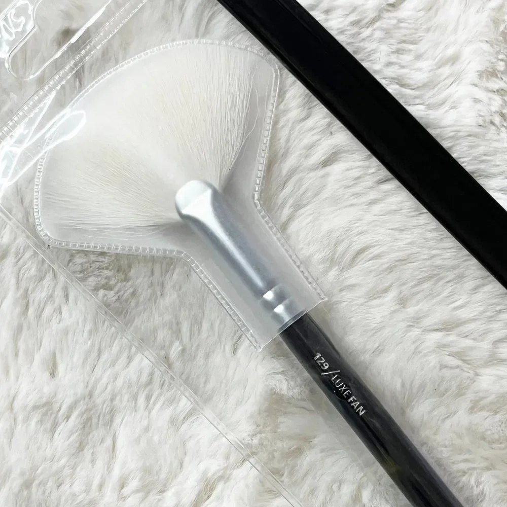 🔮 5/$25 Zoeva 129 Luxe Fan‎ Brush